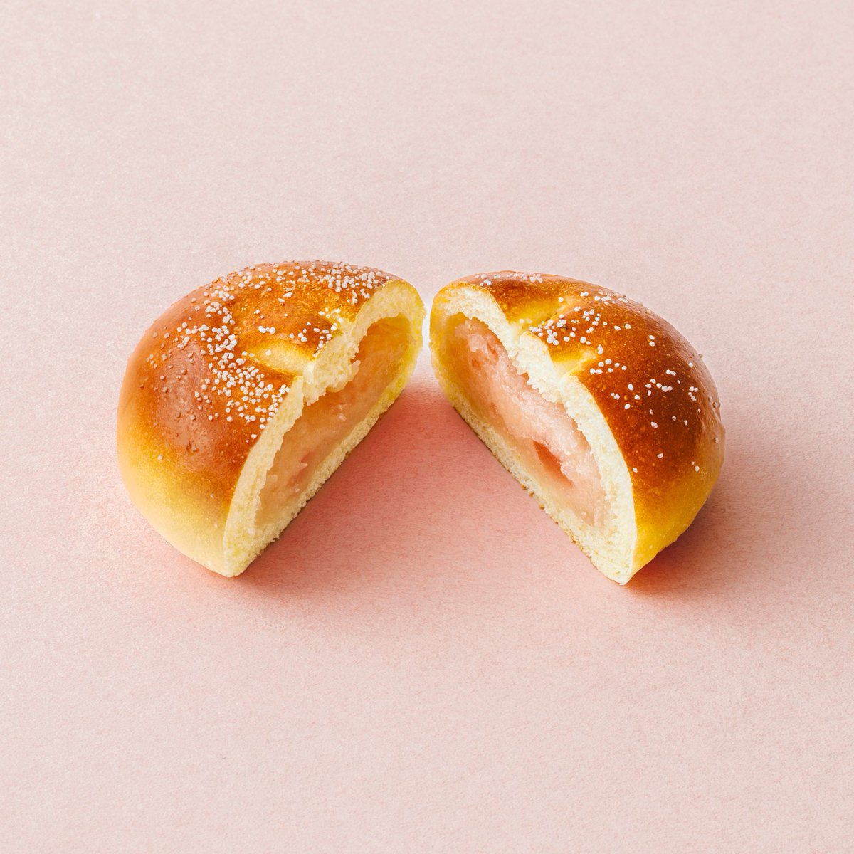 kimuraya_1869's tweet photo. 7月13日は ＃ふくしま桃の日 🍑

季節限定で福島県産 #あかつき のソースを餡に使用した「酒種あんぱん 白桃」を販売中！（販売は7月31日まで）

お取り寄せ▶︎https://t.co/tDx0hsuWZ3 https://t.co/7TmZVa09LO