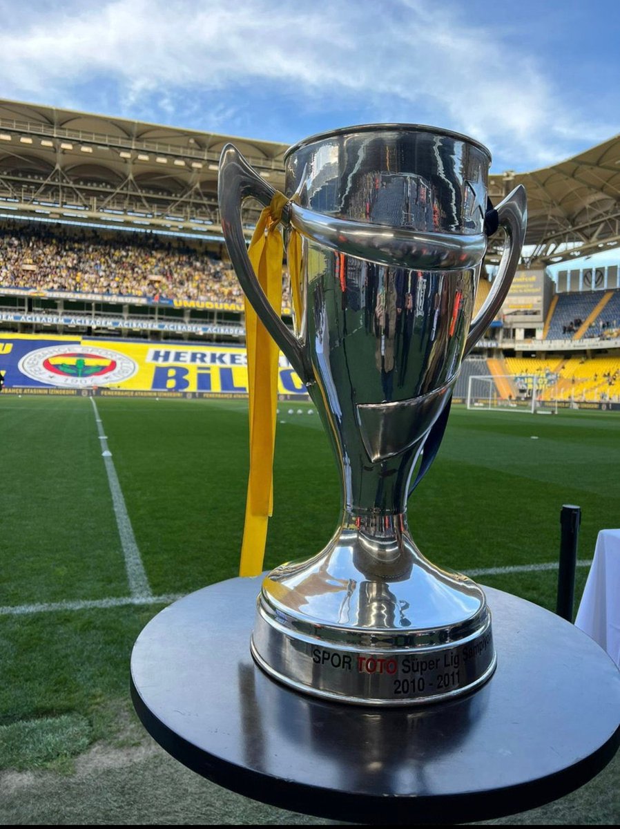 brksn7's tweet photo. 2010-2011 sezonu şampiyonu Fenerbahçe'dir. Aksini iddia eden fetocü or evladıdır! https://t.co/IDsP88ONWg