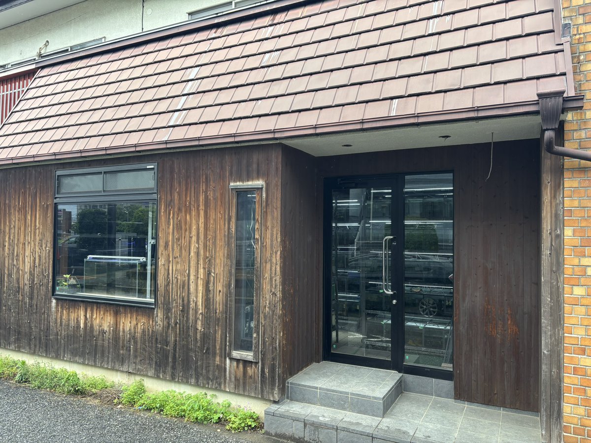 aqua88257188's tweet photo. 拡散希望！

行って来ました！

元PDスタッフUさんが満を持して新店舗オープンします！

小さい店舗ながらに水槽数約300本！

店内はPDをギュっっっとした雰囲気✨

7月末���ープン予定！

最初から全水槽に魚入るか分からないから期待しないで来てくださいとのことでした😊

楽しみにお待ち下さい！✨ https://t.co/qC5hKfA080