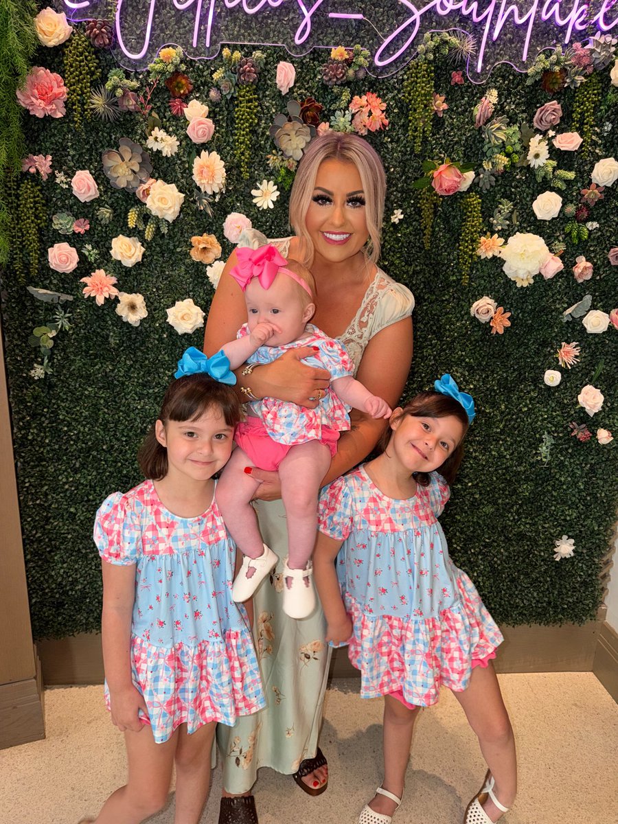 taylorannugc's tweet photo. @tesla_na @elonmusk @elonmusk fits my little family!! If you wanna just help a mama out I’d appreciate it!! Look how cute they are! https://t.co/E6dAYgn5Ru