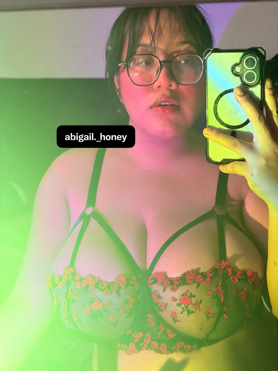 abbbigail_honey's tweet photo. 🍒
#fyp https://t.co/0Ms56T40lM