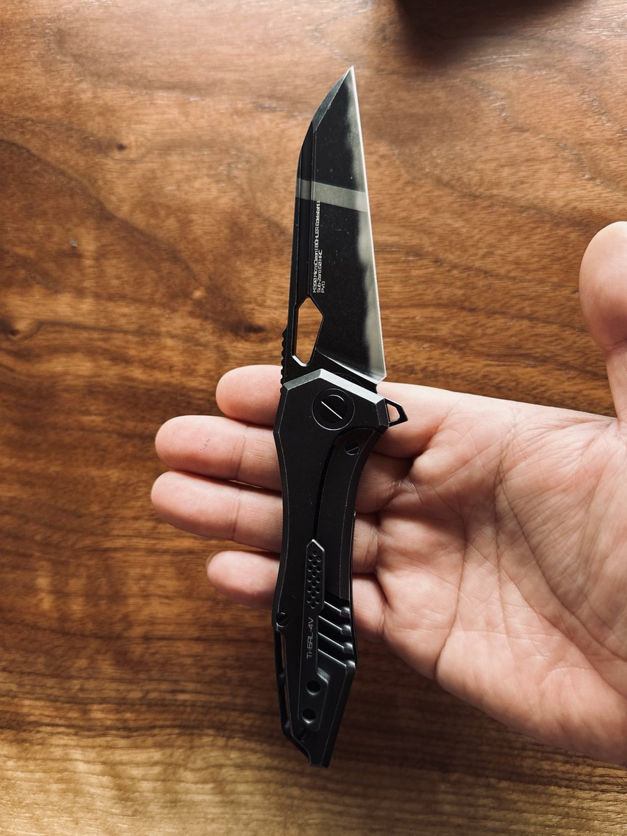 riguo_knives's tweet photo. ISZ 409Fフォルダー
ナイフショー限定ブラックモデル
デザイン、アクション、切れ味全て◎
ISZの自信作
オンラインショップにて販売開始
https://t.co/3Kws4MyHNc
#riguo
#isz
#409f
#knives
#foldingknives https://t.co/A5p3MSs8YX