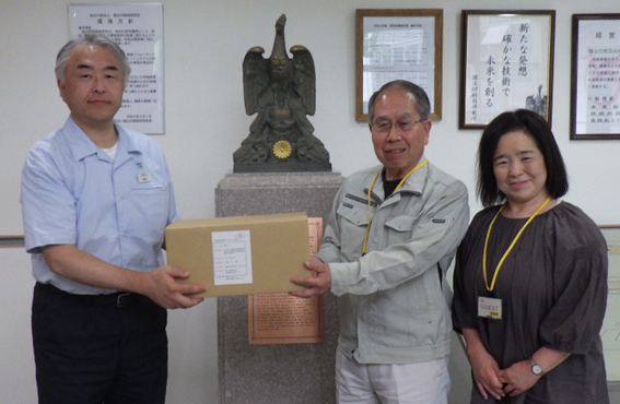 NPB_IAA's tweet photo. 令和８年６月５日、国立印刷局研究所は、災害用に備蓄していた即席味噌汁（わかめスープ）１２０個を特定非営利活動法人報徳食品支援センターに寄贈しました。今後も取組を継続し、地域貢献に努めてまいります。 https://t.co/45V5OdtO0H