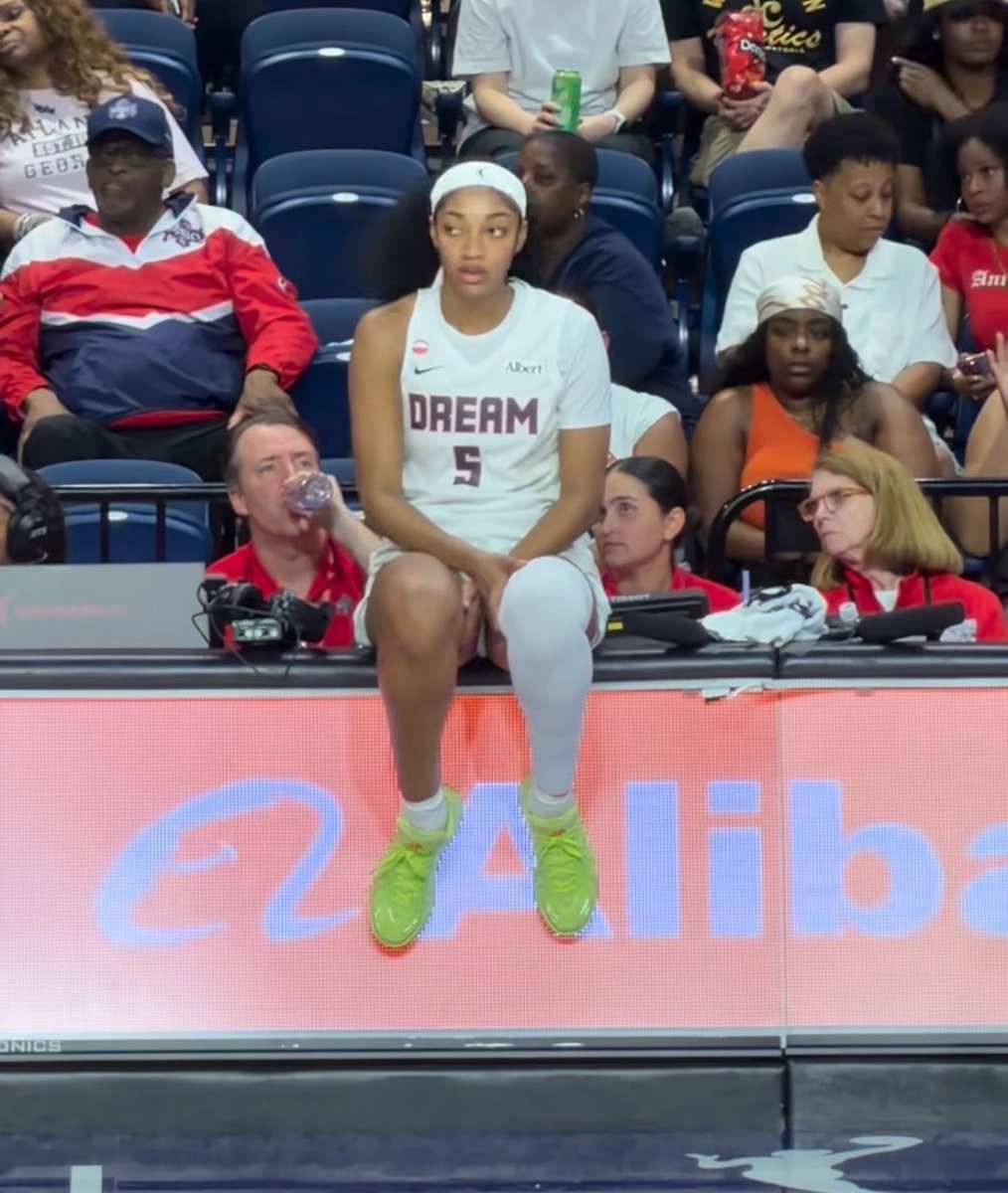 moooopal's tweet photo. one thing angel gonna do is sit on the scorers table no matter what arena she’s in lol https://t.co/bZpZsLWyAN