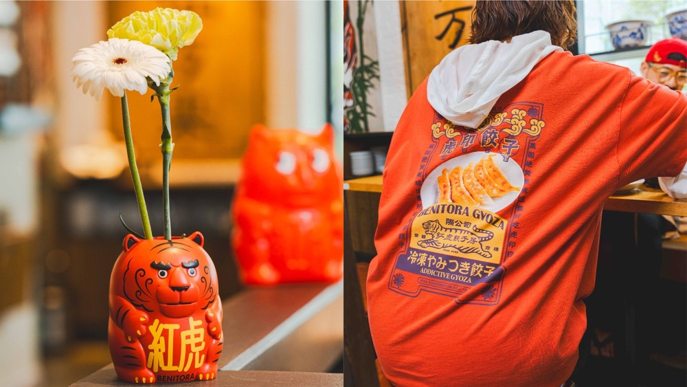 fashionpressnet's tweet photo. ニコアンド×紅虎餃子房“虎と餃子”のTシャツや赤い虎のふっくら立体ティッシュケース

紅虎の一輪挿しも - https://t.co/NuIIXuqXyi https://t.co/BqHskFgDTp