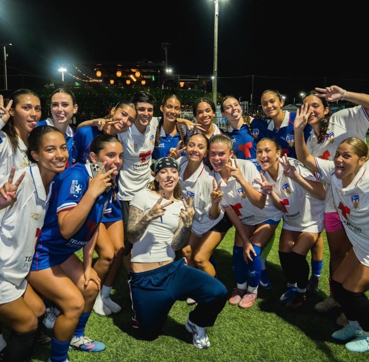 YoungMikoArch's tweet photo. @itsyoungmiko Young Miko y Mariana en el juego de exhibición con la sub-17 Fem🇵🇷 https://t.co/1zT0gRDGT5