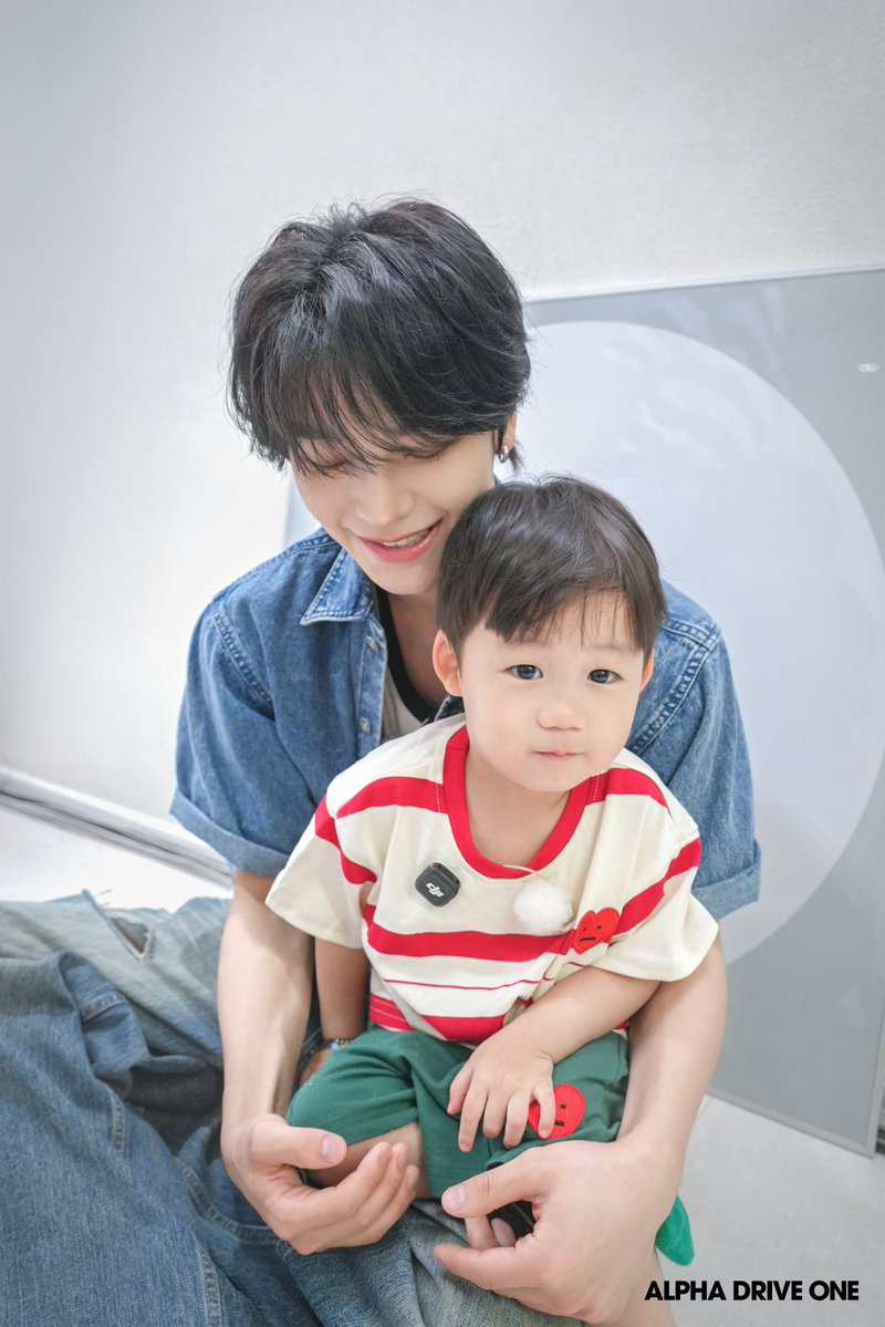 xlofmoment's tweet photo. 260703 알디원 플챗 #씬롱 

'ONE DREAM FOREVER' EP.21-22 Behind Photo https://t.co/OcXEDy5s5M