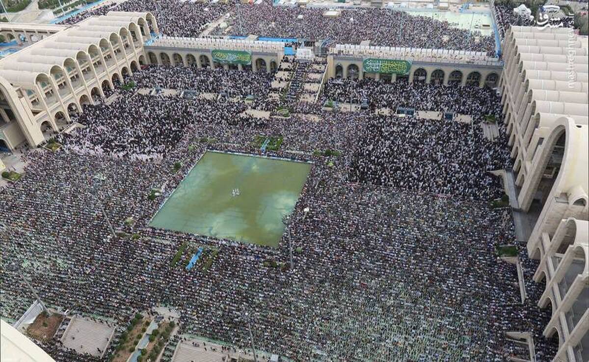 shayan_shahnazi's tweet photo. آخرین حضور خامنه ای تو مصلا یه چیزی حدود ۵۰-۶۰ هزار نفر رفتن! مطمئن باشین جمعیت گوراندازی هم عدد عجیب و غریبی نخواهد بود، هرچند که AI و پروپاگاندا هم بطور گسترده به کمک میان! اعدادی که از هزینه و تدارکات مطرح میشه بیشتر جنبه تبلیغاتی داره برای گسترده نشون دادن حضور. https://t.co/XpEqQFJMm9