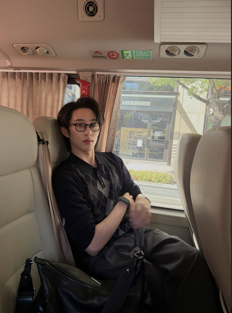 dearthurg9's tweet photo. ผมวิ่งตั้งแต่เด็กพอจะแลกได้มั้ยครับ https://t.co/IgmiIuekhY