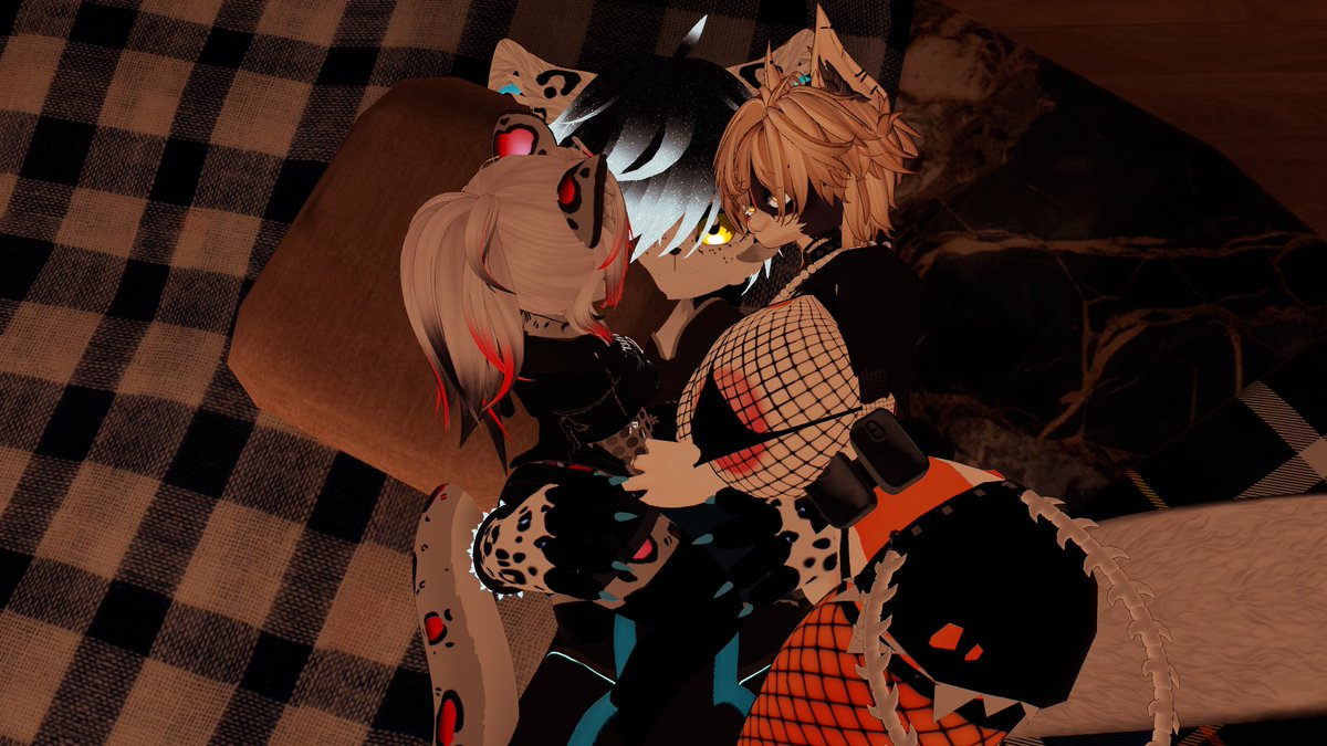 AcceleratorVr's tweet photo. Me cuddling with friends https://t.co/GwiSYn5tcI