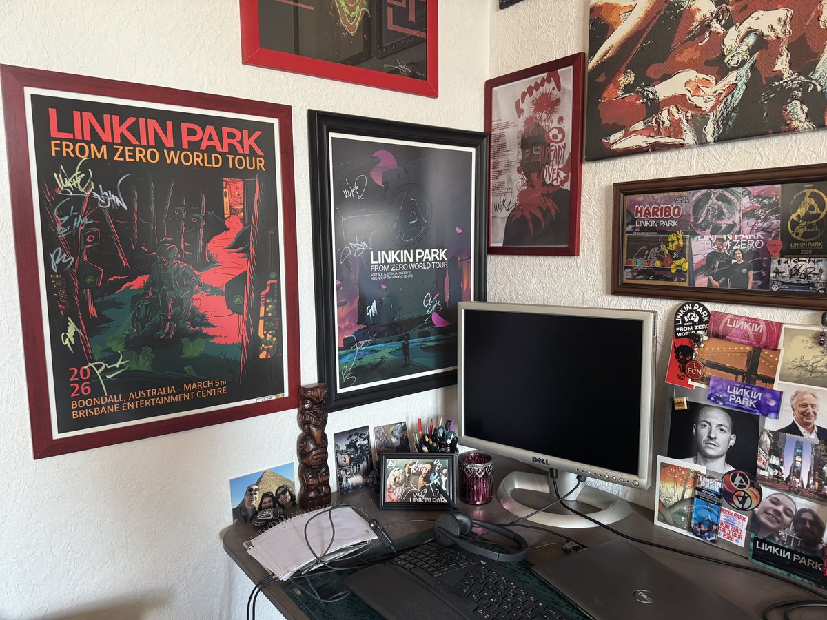 AlineLPfan's tweet photo. Look at these new beauties from Australia 😍 Nice addition to my home office as a reminder how wonderful the tour was ❤️🙏🏼 https://t.co/iQHPOEmWGY