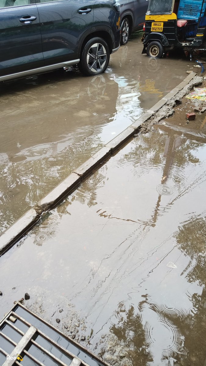 _its_Ree__'s tweet photo. Dear @mybmc ,
@mybmc 
Waterlogging and blocked drains need urgent attention. Please clean the drainage and resolve the issue as soon as possible.
Location: swastik park chembur

@mybmc https://t.co/Xy9BzD2rSq