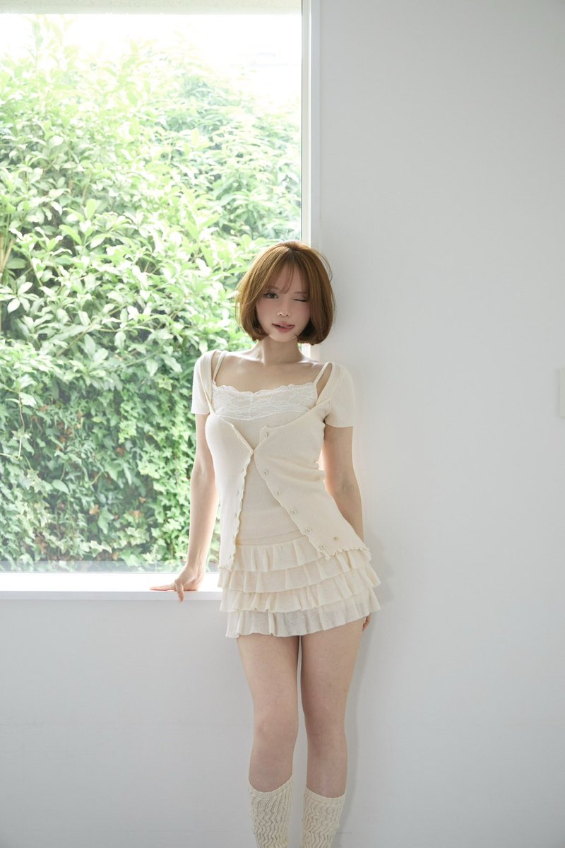 andmaryofficial's tweet photo. Wendy lace knit set up
color ivory/black
¥18,700-tax in

キャミソールとカーディガン、ミニスカートの3点セット。
カーディガンからキャミソールのレースが覗くバランスが、愛らしいデザイン。
インナーパンツ付き。

発売日7/5(日)store10:30-web20:00-
instalive7/4(土)19:00-

#andmary https://t.co/2VqH8enrop