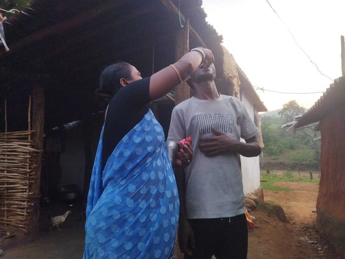 nvbdcpkandhamal's tweet photo. ASHA  Ensuring complete treatment of Malaria positive cases, Jhiripani SC, Tumudibandha Block.

#MalariaFreeKandhamal
#ମ୍ୟାଲେରିଆମୁକ୍ତକନ୍ଧମାଳ 
#मलेरियामुक्तकंधमाल https://t.co/D2ayNRUhKP