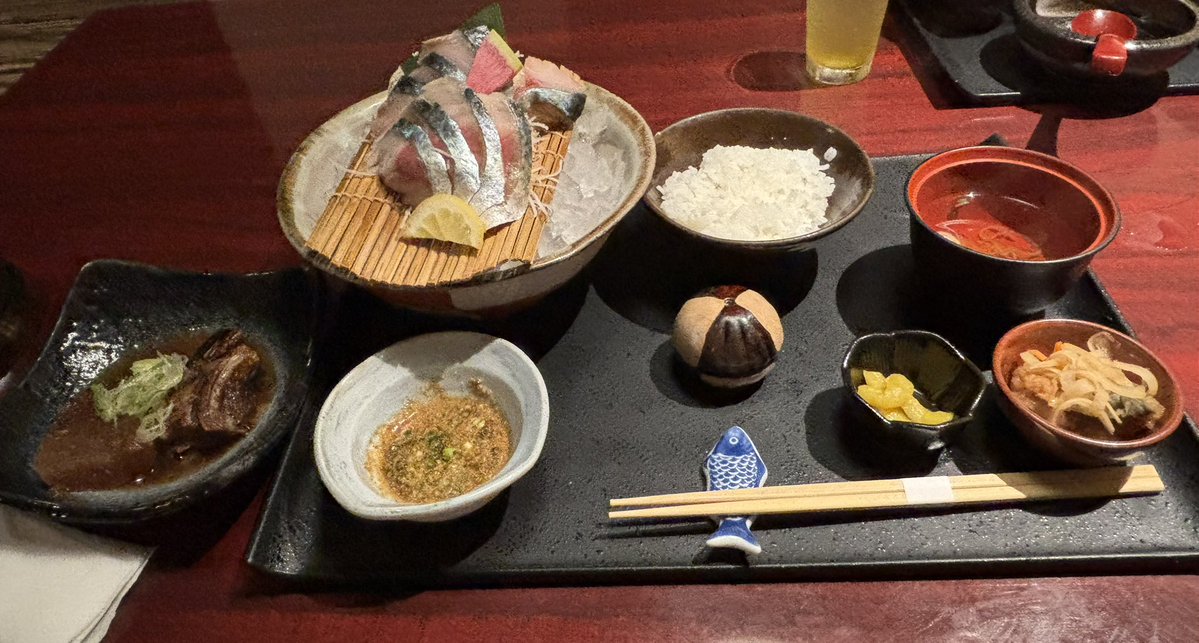 bbmtz10rosa's tweet photo. 先日食べたサバのお刺身定食。写真は下手。 https://t.co/x0mD2kGbf5