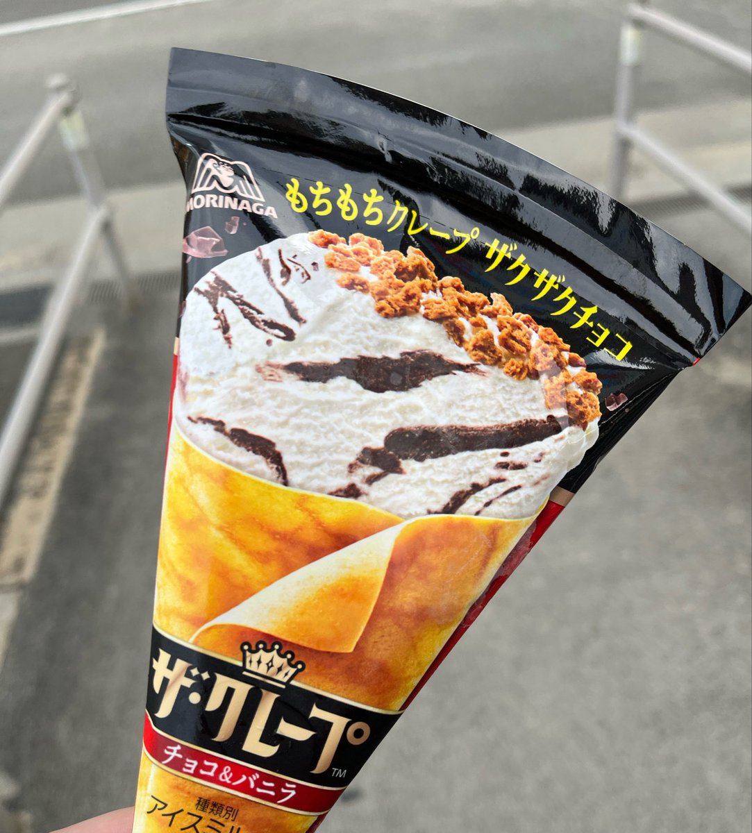 aioligh_'s tweet photo. テンション上がりすぎて……どれだけ上がってるかと言うと本日のお供🍨がこれ https://t.co/JE1cWgA7ml