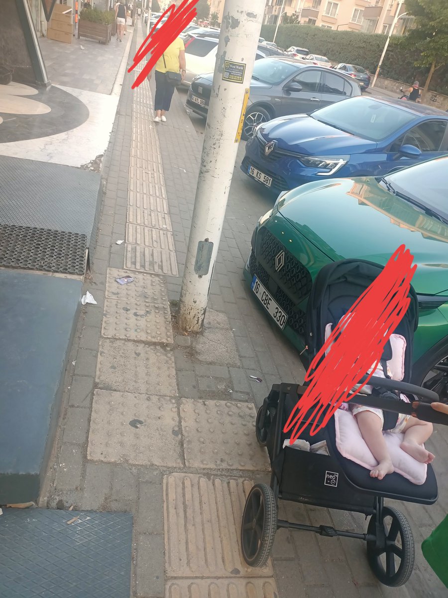 eser_1616's tweet photo. @uludagelektrik @bursabuyuksehir @BBBDestek @NiluferBel 

Sayin Uludag elektrik, Bursa Nilüfer ilcesinde Muammer Aksoy caddesi A101 önünde bulunan aydinlatma diregi kaldirimin tam ortasinda.tekerlekli sandalye ya da bebek arabasi gecemiyor. Bu diregin yerini kaydirir misiniz? https://t.co/9Johzdm02h