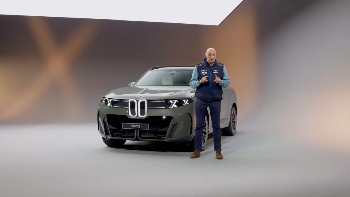 CCubicos's tweet photo. Este domingo en #CCubicos430 🚗😍📺 
@FerGomezBlanco ha ido a conocer en primicia el @BMWEspana X5, un SUV que cambia por completo en diseño y estrena versiones eléctricas ⚡ y de hidrógeno ⚠️

A partir de las 9:45 en @antena3com 📺 @puntalproduc https://t.co/OAMx69nXGx