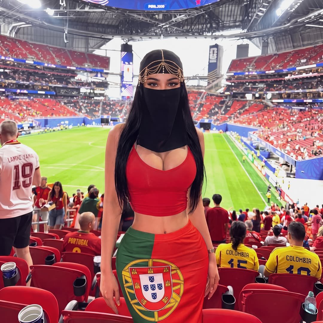 GalaxyFMUg's tweet photo. She came to see Ronaldo 🙆‍♂️ https://t.co/gRLsntGEcD