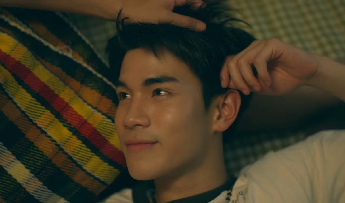 anakteinthu's tweet photo. tanrak loves to lay down on barth's lap and barth stroking his hair IT'S THEIR THING 😭🤍

#TicketToHeaven
#เจมีไนน์โฟร์ท #GeminiFourth https://t.co/sWNBE1W2r1