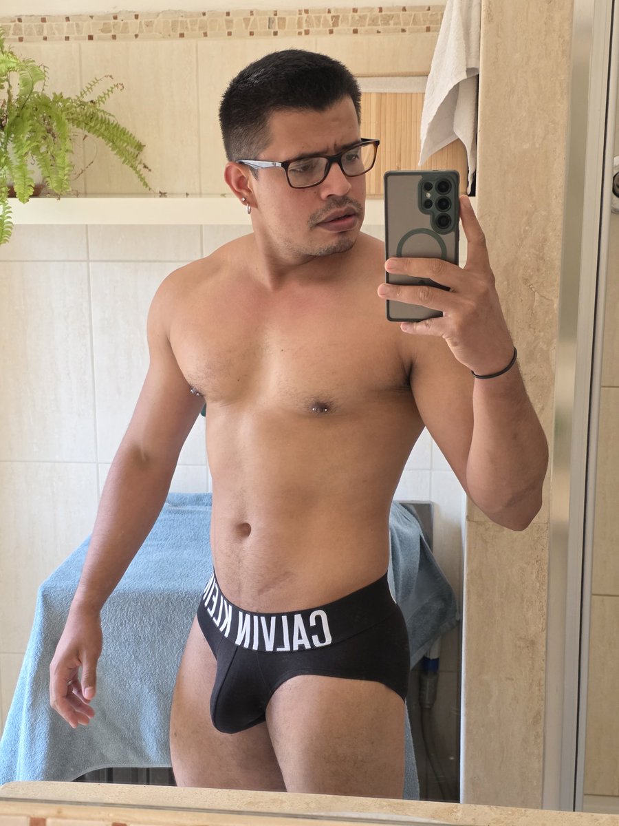 yaroslak's tweet photo. Los negros también me gustaron 😍😈 https://t.co/IzFhow1cR1