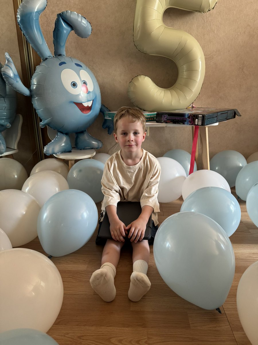 kedius's tweet photo. Я все еще считаю, что у нас с @alice_hartzler 5 лет назад появился очень красивый молодой человек ❤️ https://t.co/QhZnGgB7Dc