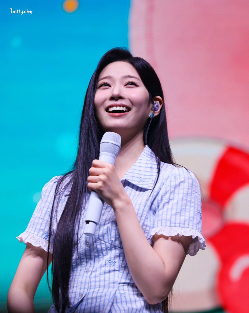 betty_oh's tweet photo. 260627 팬미팅 <Hello, Our Summer>
오늘도 우리 민주 보고 싶어💕
#김민주 #민주 
#kimminju #minju
#IZONE #아이즈원 https://t.co/rXyGgZ098i
