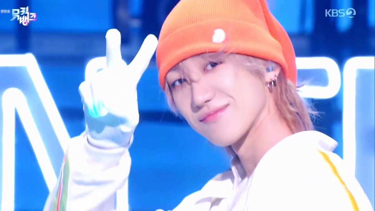 pastelmoonsky8's tweet photo. PROTECT HIM AT ALL COSTS 😭😭 https://t.co/Any0WOeILL