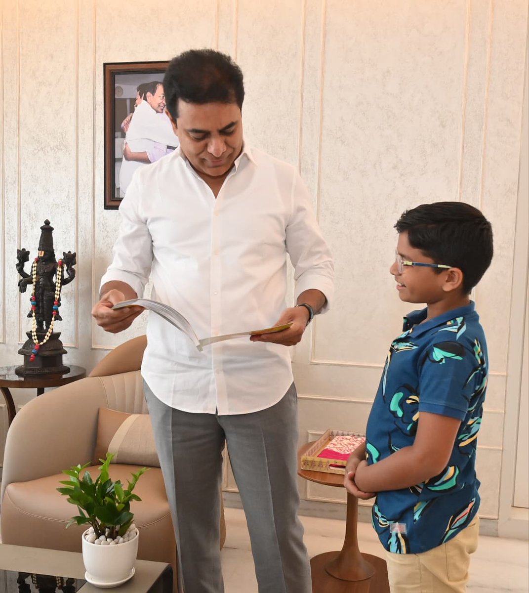 KTRBRS's tweet photo. Met this 11-year-old prodigy, Shriyaan Srirangam, today.

I was amazed by his brilliant cartoons.

He started drawing cartoons at the age of 7, and now he has published a book featuring his best work titled ‘Brochevaarevaru Bro.. Nanu’.

Congratulated this talented young boy and wished him a bright future.