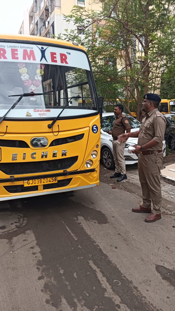 RtoRajkot's tweet photo. રાજકોટ RTO દ્વારા સખત કાર્યવાહી! 
શહેરભરમાં સ્કૂલ બસ અને વાન સામે સઘન ચેકિંગ ડ્રાઇવ હાથ ધરવામાં આવી છે.નિયમ ભંગ કરતા વાહનોને દંડ ફટકારવામાં આવ્યો છે.આ દરમિયાન, કાળા કાચ (બ્લેક ફિલ્મ) સાથેની એક સ્કૂલ વાન ઝડપાતા, સ્થળ પર જ બ્લેક ફિલ્મ દૂર કરાવી કડક કાર્યવાહી કરવામાં આવી છે. https://t.co/WokBRUWU9K