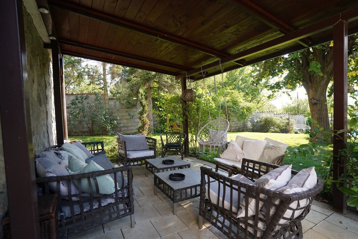 weekendica_com's tweet photo. 🎀 Villa Xenia Barajevo 🍹 

Villa Xenia Barajevo predstavlja jedinstvenu oazu mira, privatnosti i prirodne lepote, smeštenu na prostranom privatnom imanju od 2.000 m², na svega 25 minuta vožnje od centra Beograda.

💌 Za sve upite - tu smo! 
🔗 https://t.co/3IruNN6KDy https://t.co/ndYVYUzoNB