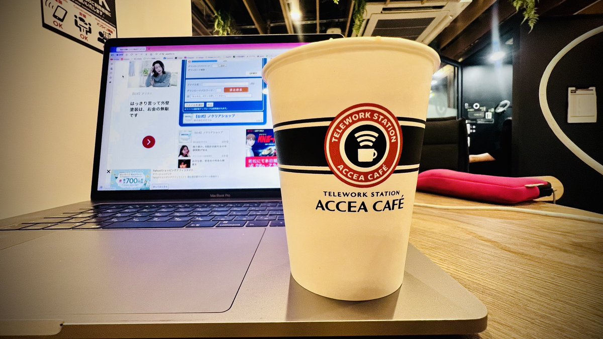 chachakingram's tweet photo. 撮影後のデータなう☕️

家のネット環境がすこぶる悪いので…
またまたアクセアカフェで
データのアップロード！

家だと丸1日かかるけど
アクセアだと15分くらいw https://t.co/qd81zV4ebl