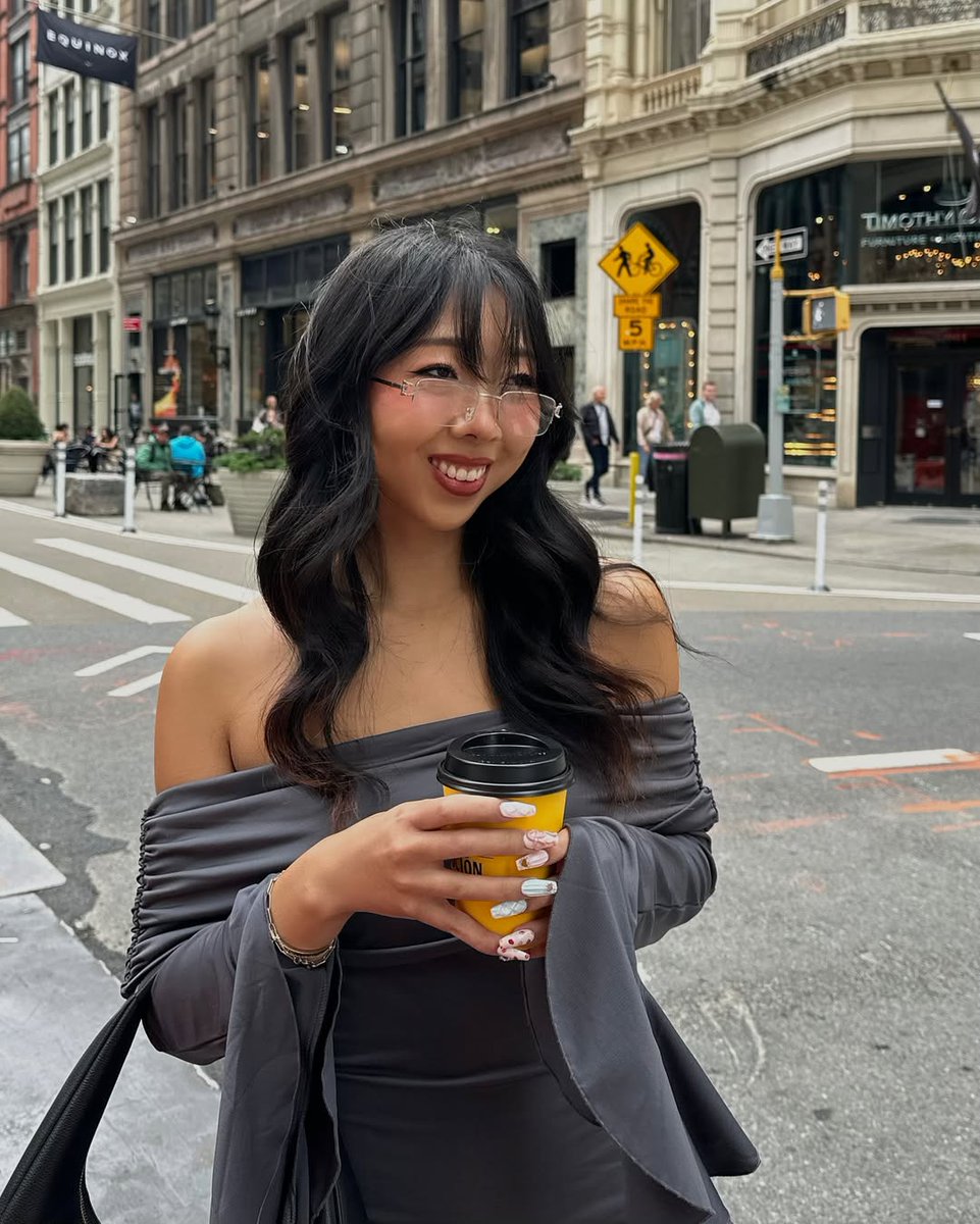 cmprincessgrace's tweet photo. Out in NY throwback https://t.co/qm4j5fmjft