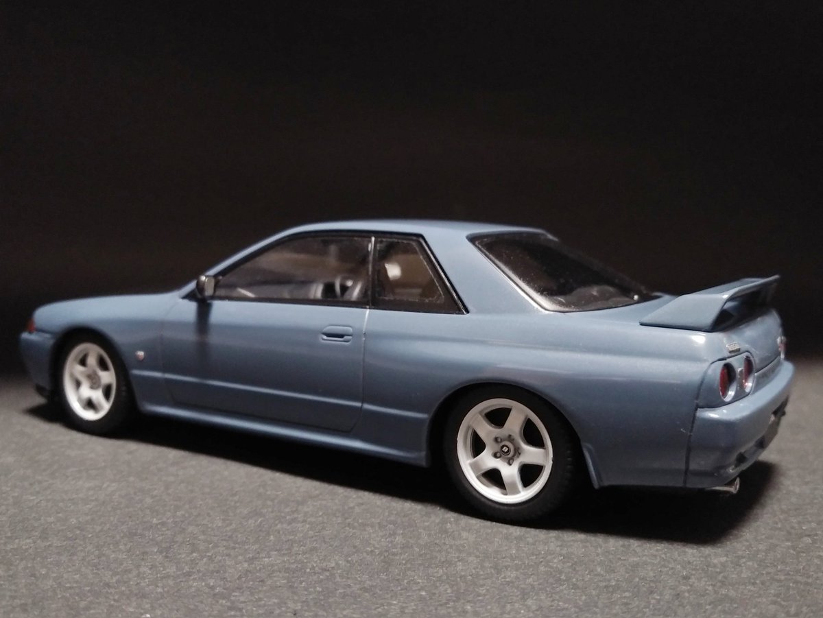 GTS5049's tweet photo. アオシマ 1/32 楽プラ R32 スカイライン GT-R
出来ました
ボディの塗り分けはトップシークレット風に✨
#アオシマ
#プラモデル https://t.co/tIG5VKYV10
