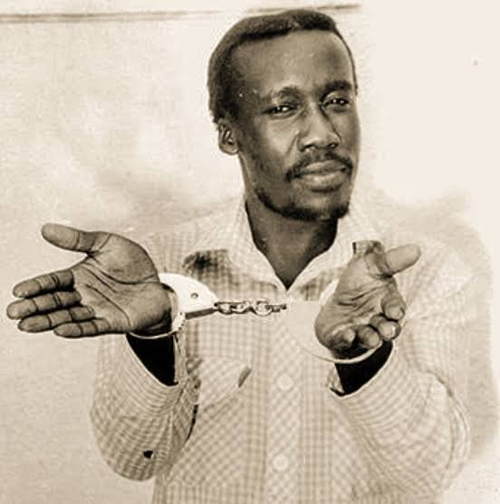 TheKenyansX's tweet photo. 9th July, 1987:

Hezekiah Ochuka...
the Senior Private in the Kenya Air Force who successfully ruled the country for six hours during the failed August 1, 1982 military coup d'état against Daniel arap Moi, was executed by hanging. https://t.co/Ty260zzO5w