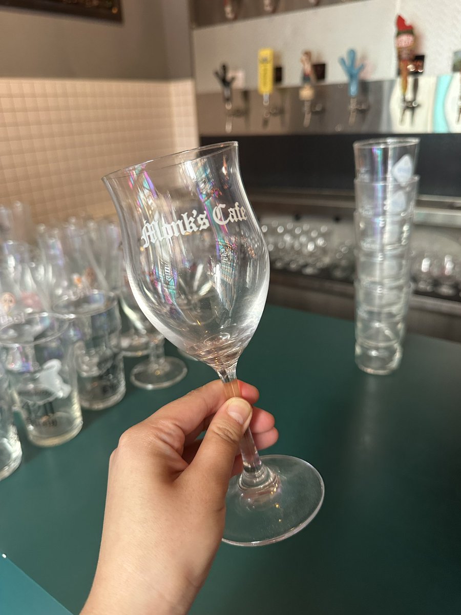 saekdareun1's tweet photo. 맥주 전용잔, 희귀잔 전부 처분합니다
1000원부터 있으니 선착순으로 오셔서 골라 가시면 될 것 같습니다. 

일단 오늘 오시면 가격대별 중에서 가장 강추하는거 가져가실수있음,, https://t.co/hbVsTCEWF9