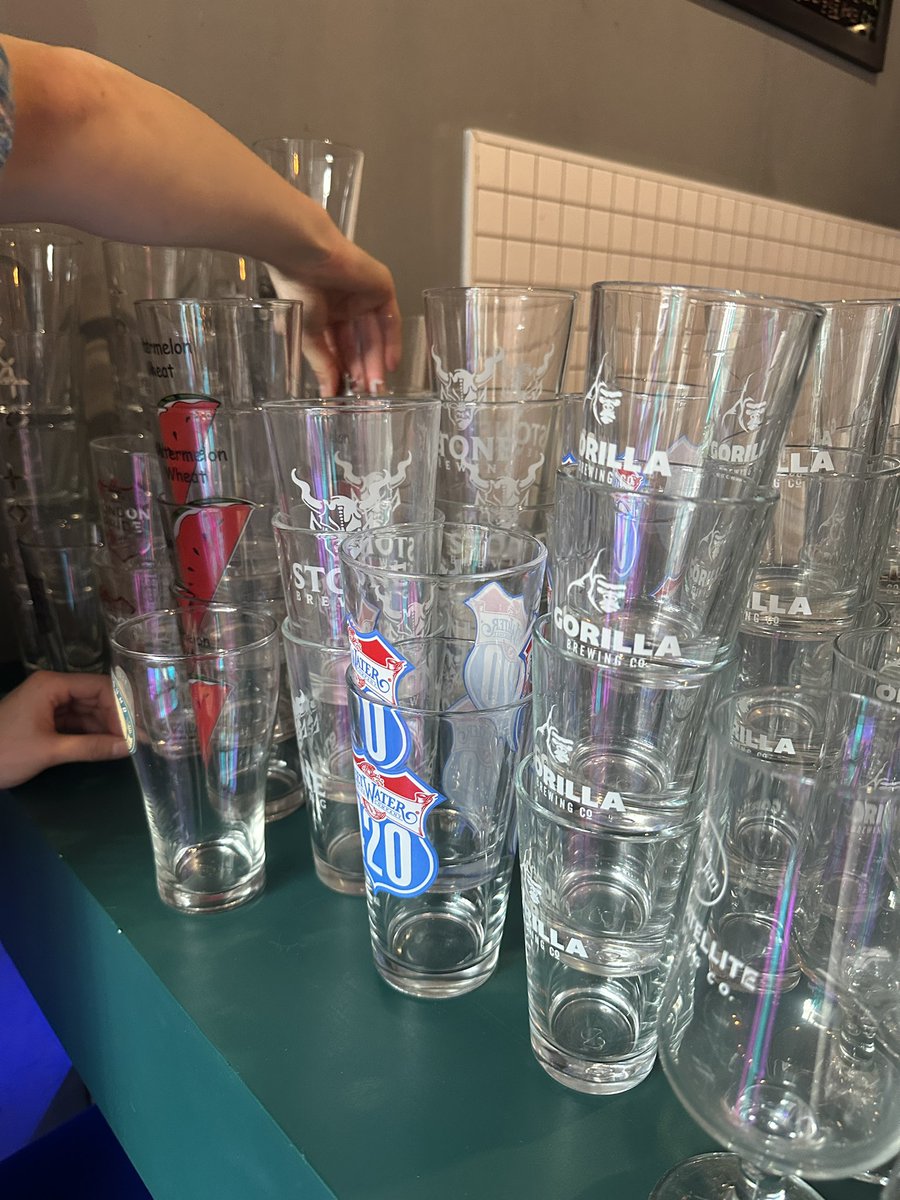 saekdareun1's tweet photo. 맥주 전용잔, 희귀잔 전부 처분합니다
1000원부터 있으니 선착순으로 오셔서 골라 가시면 될 것 같습니다. 

일단 오늘 오시면 가격대별 중에서 가장 강추하는거 가져가실수있음,, https://t.co/hbVsTCEWF9