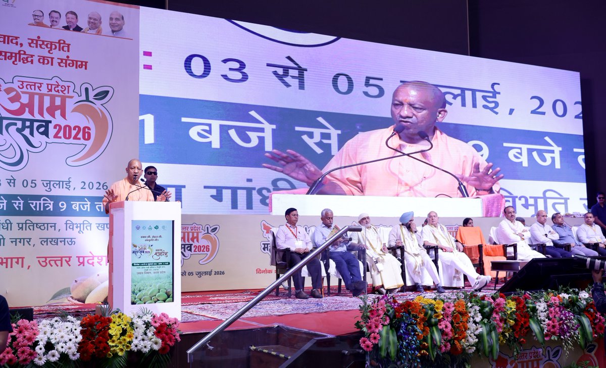 CMOfficeUP's tweet photo. बागवानी को बाजार, किसानों को सम्मान!

मुख्यमंत्री @myogiadityanath जी आज लखनऊ में उत्तर प्रदेश आम महोत्सव-2026 के शुभारंभ कार्यक्रम में सम्मिलित हुए। 

इस अवसर पर आम महोत्सव की स्मारिका का विमोचन तथा प्रगतिशील बागवानों को सम्मानित भी किया गया। https://t.co/tckprF5f6o