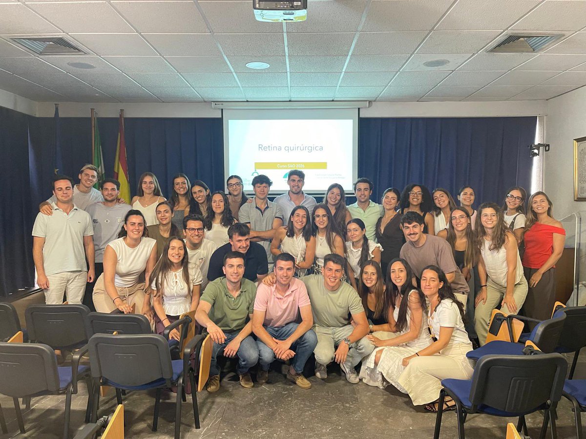 OftalmoHUVR's tweet photo. 📚Tiene lugar la 8º edición del Curso SAO para R1, organizado por la Sociedad Andaluza de Oftalmología, nuestros compañeros la Dra. Cosano y el Dr. Guijarro han participado como ponentes en la sesión sobre retina quirúrgica impartida a los nuevos residentes andaluces. https://t.co/JwZoCILJ9w