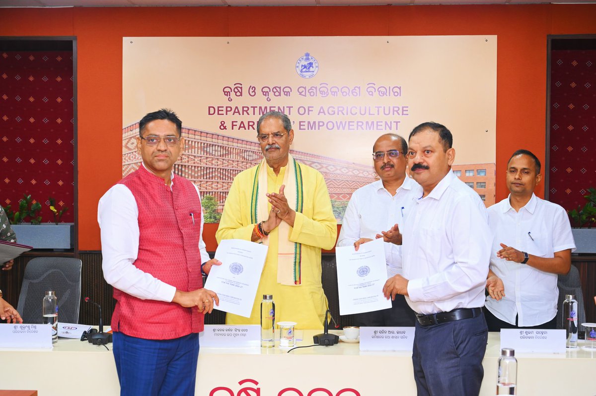 DDNewsOdia's tweet photo. 💠କୃଷି ଓ କୃଷକ ସଶକ୍ତିକରଣ ବିଭାଗ ପକ୍ଷରୁ ଆର୍ଥିକ ବର୍ଷ ୨୦୨୬-୨୭ ପାଇଁ ୪ଟି ନିଗମ #OAIC #APICOL #OSSC #OSCDCL ସହିତ ବୁଝାମଣା ପତ୍ର ସ୍ୱାକ୍ଷରିତ
💠ରାଜ୍ୟରେ କୃଷି ଓ କୃଷକଙ୍କ ଉନ୍ନତି ଦିଗରେ ବିଭାଗ ସହ ସମନ୍ବୟ ରକ୍ଷା କରି ଏକାଠି କାମ କରିବା ପାଇଁ ନିଗମଗୁଡିକୁ ଉପ-ମୁଖ୍ୟମନ୍ତ୍ରୀ @KVSinghDeo1 କହିଛନ୍ତି
@krushibibhag https://t.co/xg4AYopPhW