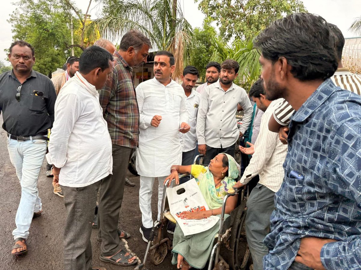 PatilBjp1's tweet photo. सेवा ही सर्वोच्च संकल्प है।
आज जनपद पंचायत बुरहानपुर के ग्राम दर्यापुर में सरकार के सामाजिक न्याय एवं अधिकारिता मंत्रालय की एडीप (ADIP) योजना के अंतर्गत आयोजित निःशुल्क कृत्रिम अंग एवं सहायक उपकरणों के परीक्षण एवं चिन्हांकन शिविर में सहभागिता कर शिविर की व्यवस्थाओं का अवलोकन किया https://t.co/fRMXO7eX6K