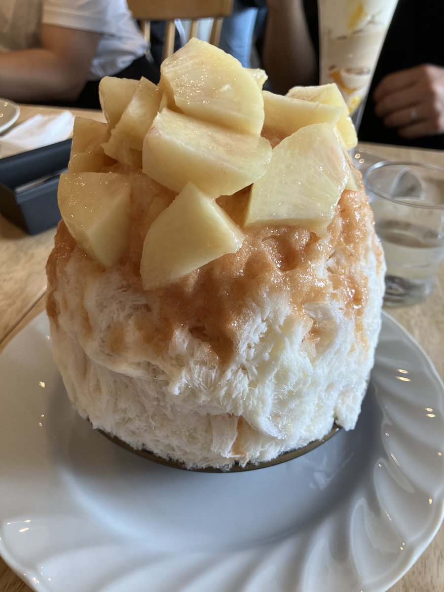 PesKatze's tweet photo. 突発オフ会した‼️
桃かき氷食べた🍑 https://t.co/E7xryUMwlQ