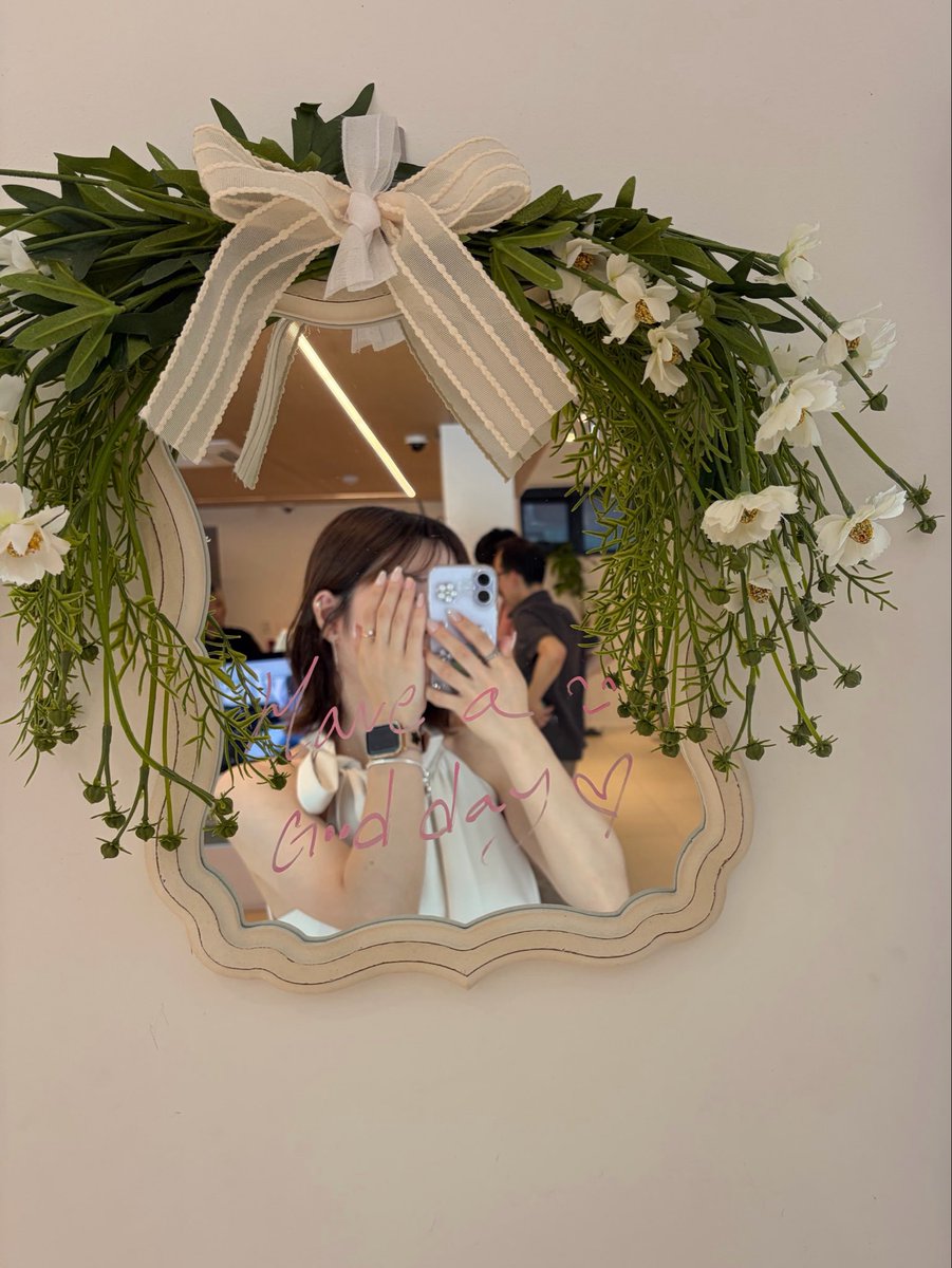 xxteukxi's tweet photo. 初めましてのHARU Coffee House🪞🎀
可愛すぎたーーー♡ https://t.co/MAu8wem9qJ