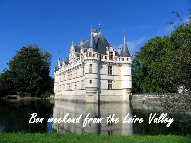 experienceloire's tweet photo. Bon week-end from Château d’Azay-le-Rideau, one of Touraine’s most elegant Renaissance châteaux, reflected in the calm water of the Indre.
https://t.co/IakBLlQzOf
#LoireValley #Touraine #AzayleRideau https://t.co/kHTSfZLAQC