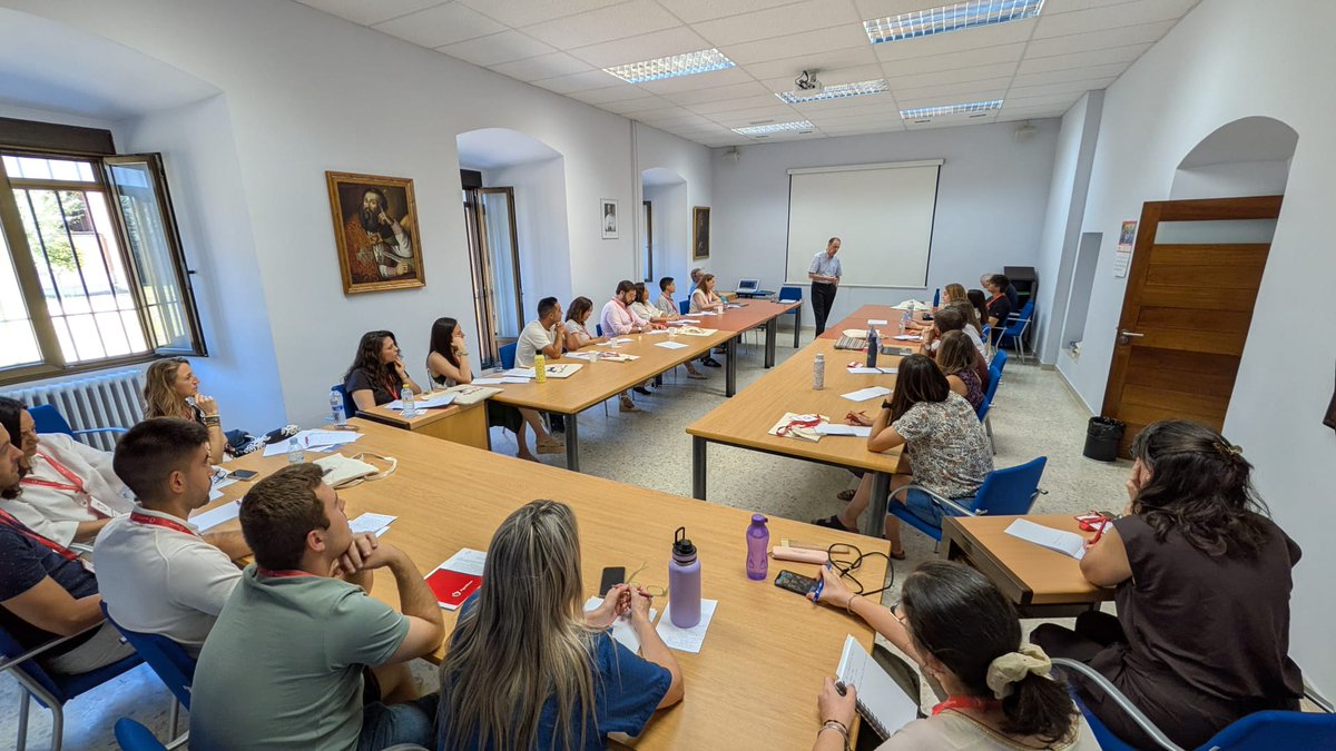 OSA_Agustinos's tweet photo. 📚 Continúa en Valladolid la Formación de Pastoral Educativa.
Eucaristía, escuela y pastoral han centrado una jornada que nos ha invitado a seguir construyendo comunidades educativas donde la fe se celebra, se comparte y se hace vida.
#SomosComunidad https://t.co/ktYigBz87t