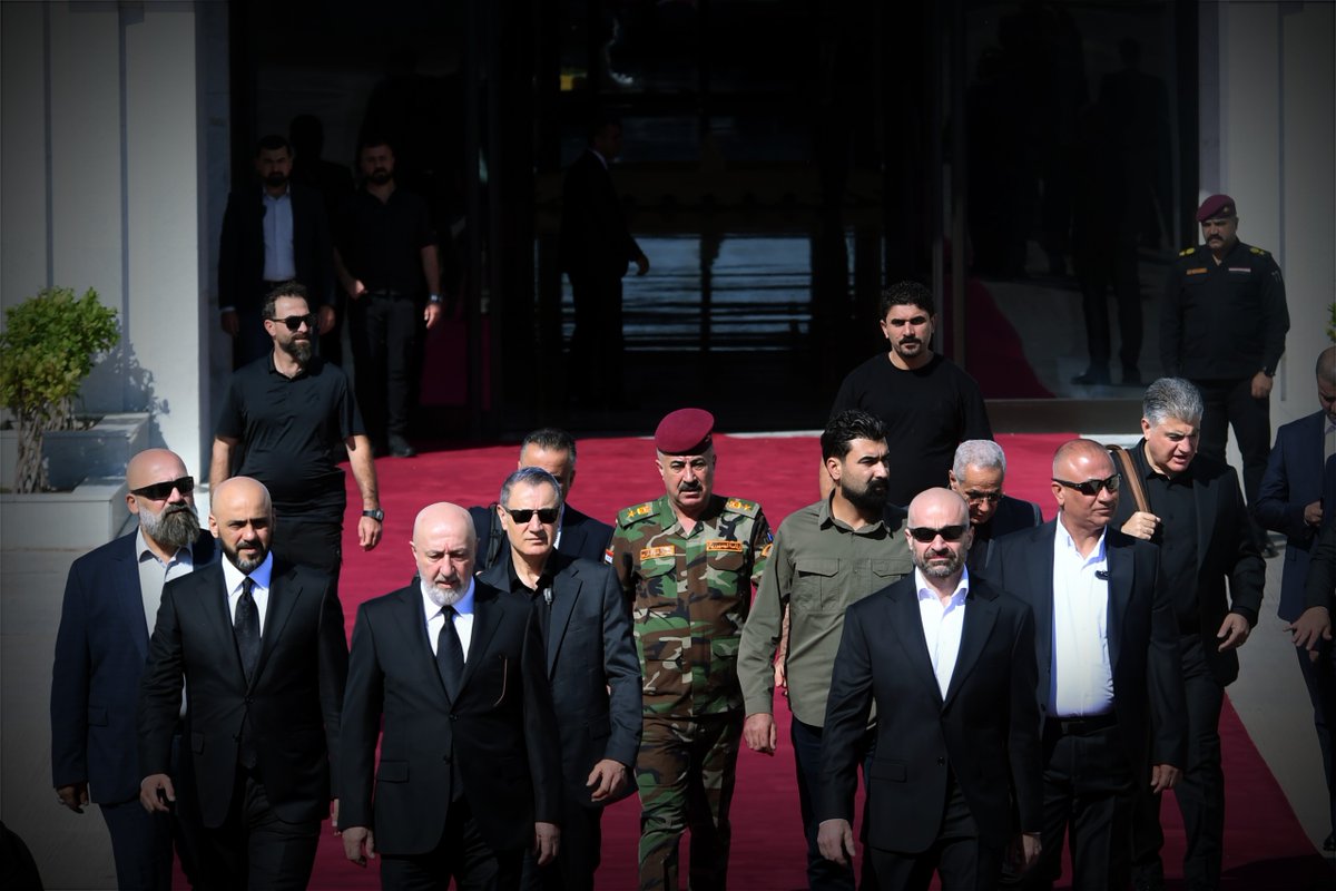 galikurdstan's tweet photo. بەوێنە؛ بەشداریكردنی سەرۆك بافڵ جەلال تاڵەبانی و نزار ئامێدی، سەرۆك كۆماری عیراق  لە ڕێوڕەسمی ماڵئاوایی و بەخاکسپاردنی عەلی خامنەیی گەیشتە تاران https://t.co/TawympntFj
