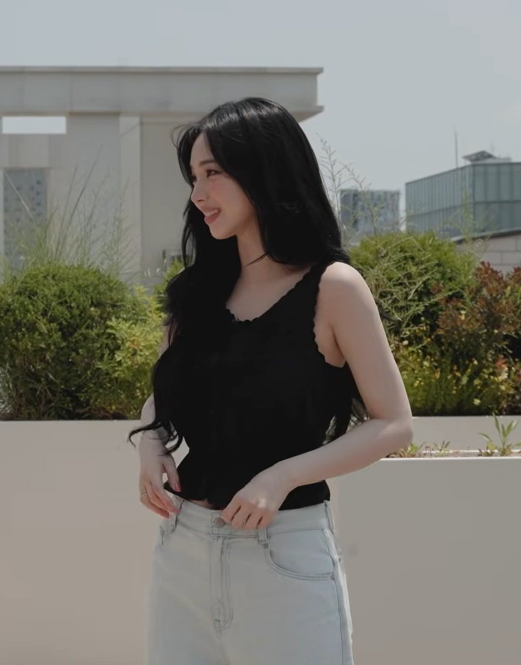 KARINABlue_26's tweet photo. 260703 WHY IS SHE SO ATTRACTIVE HERE? OH MY GOD
     
#카리나 #Karina #カリナ
#aespa #에스파 https://t.co/F8heCODUGK