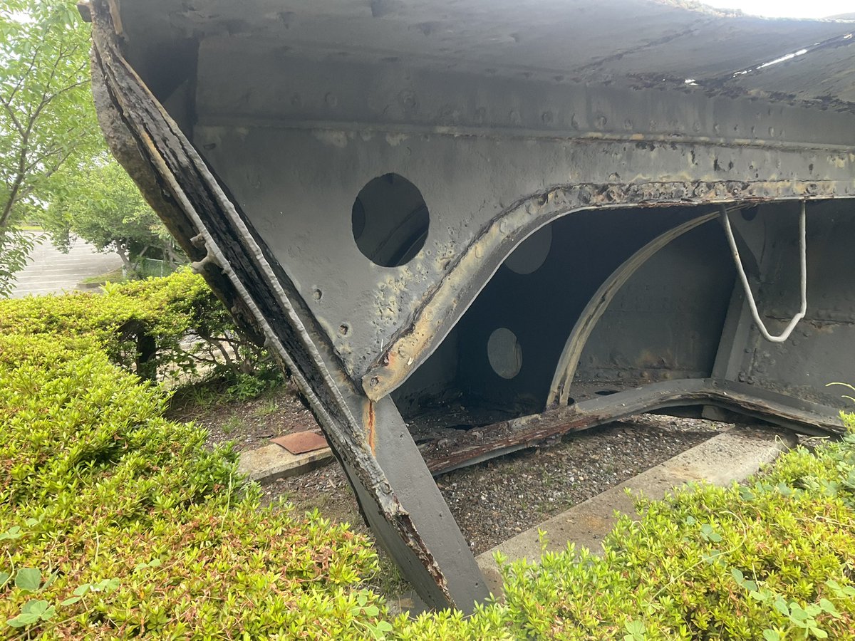 pon_2yo's tweet photo. ここから4キロほど沖合に
いまだに船体の大部分が沈んでいる
戦後引き上げられた一部はここで見れる
艦首部分の鉄材は薄い
装甲板が貼られている以外の箇所は案外
こんな感じと知ることができる
何せホンモノなのだから間違いない https://t.co/ZOHx4hPP1n