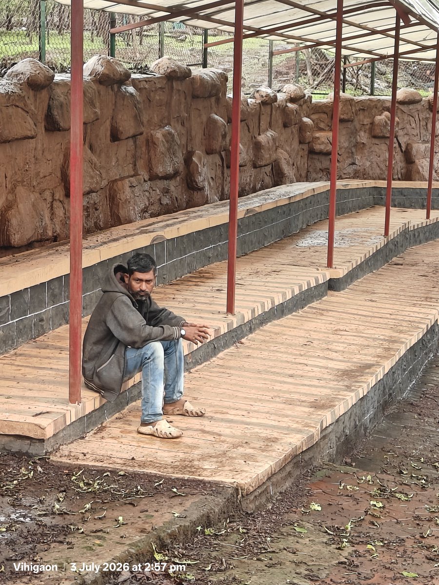 sharmisandy's tweet photo. #Igatpuri @rpfpcigp @igatpuritourism @nashikpolice @DGPMaharashtra A drunk man is harassing tourists at Ashoka Waterfalls,Vihigaon(near Igatpuri). He is locking entrance gate &amp; demanding ₹100 for entry/exit. Families are feeling unsafe.Pls take immediate action #TouristSafety https://t.co/aQQLcDoUt7