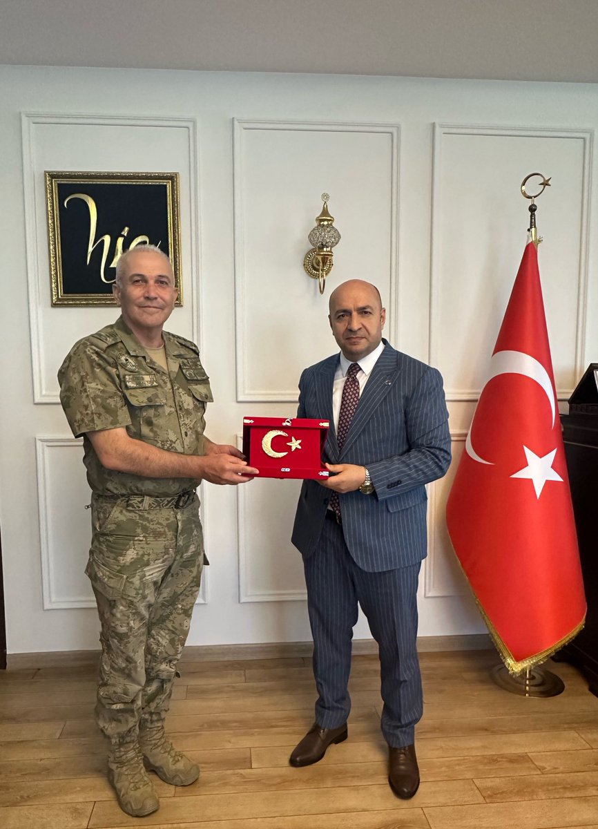 abdullahciftci7's tweet photo. 👉🏿52.Mot.P.Tüm.K. Tümgeneral  Sn.Hakan TUNÇ paşama nazik ziyaretleri için teşekkür ediyorum.
👉🏿47.Komd.Tug.K.Yrd. Alb.Osman ÜRESİN’e nazik ziyaretleri için teşekkür ediyorum.. https://t.co/LfeWWzHzU3